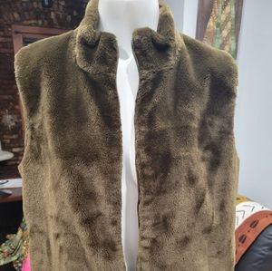 Very Nice jacket by Jones New York used 3 times . Left side ripped a little